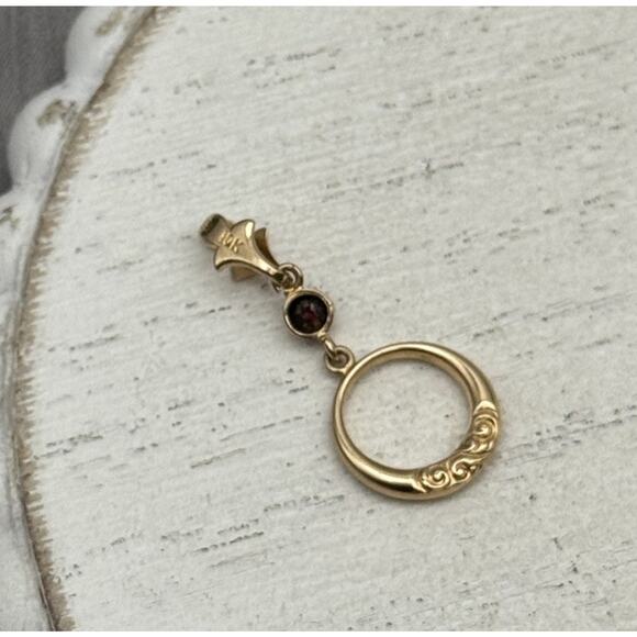 10k Yellow Gold Garnet Pendant .67 Grams /1 In. - Picture 3 of 5